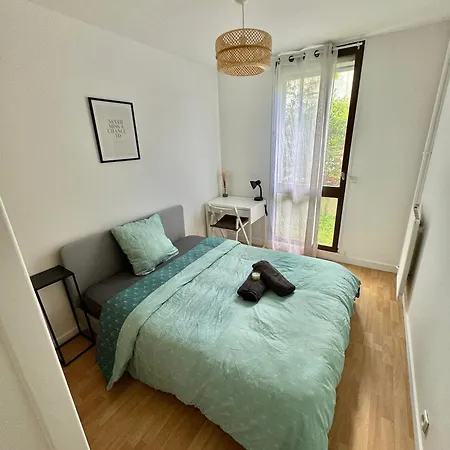 Spacieux 4 Avec Jardin Et Parking, A 50 M Du Rer D Apartment *