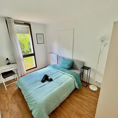 Apartment Spacieux 4 Avec Jardin Et Parking, A 50 M Du Rer D